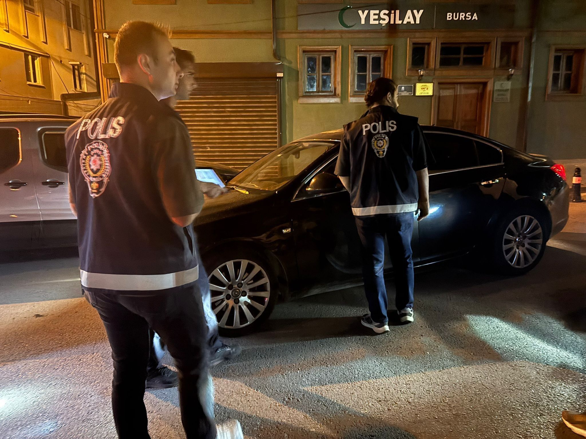 Bursa'da 'Huzur' Denetimi Aranan 3 Kişi Yakalandı, Uyuşturucu Ele Geçirildi (2)