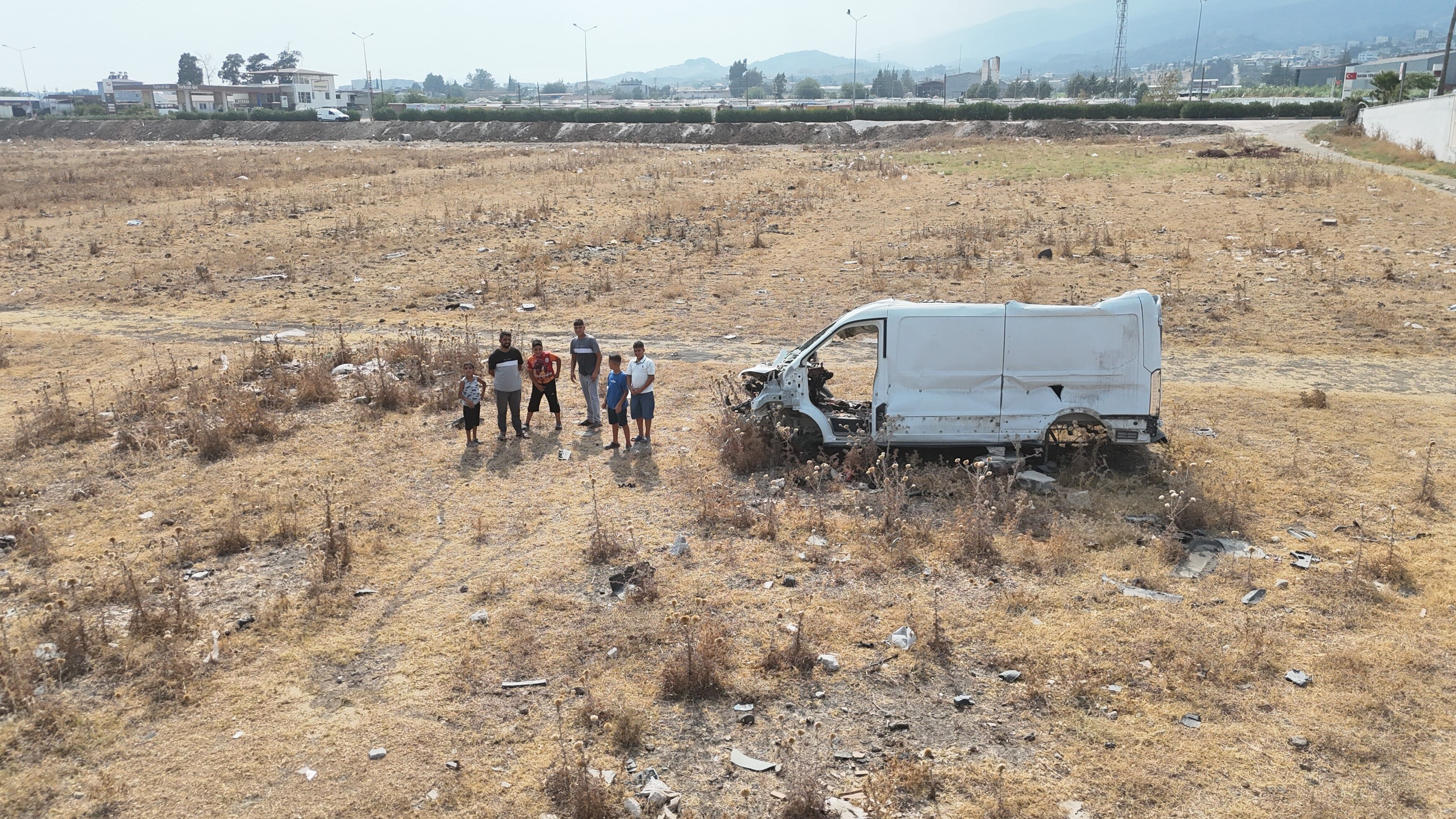 Depremin Acı Yüzünü Gösteriyordu Hatay'daki Araç Mezarlığından Geriye Tek Araç Kaldı (3)