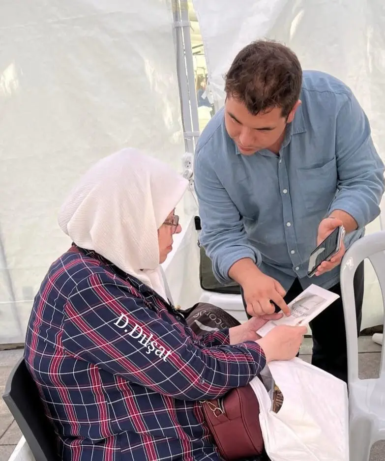 Dr Dilşat Iranlı Şair Ankara Dergi Festivali Buzdokuz Dergisi (3)