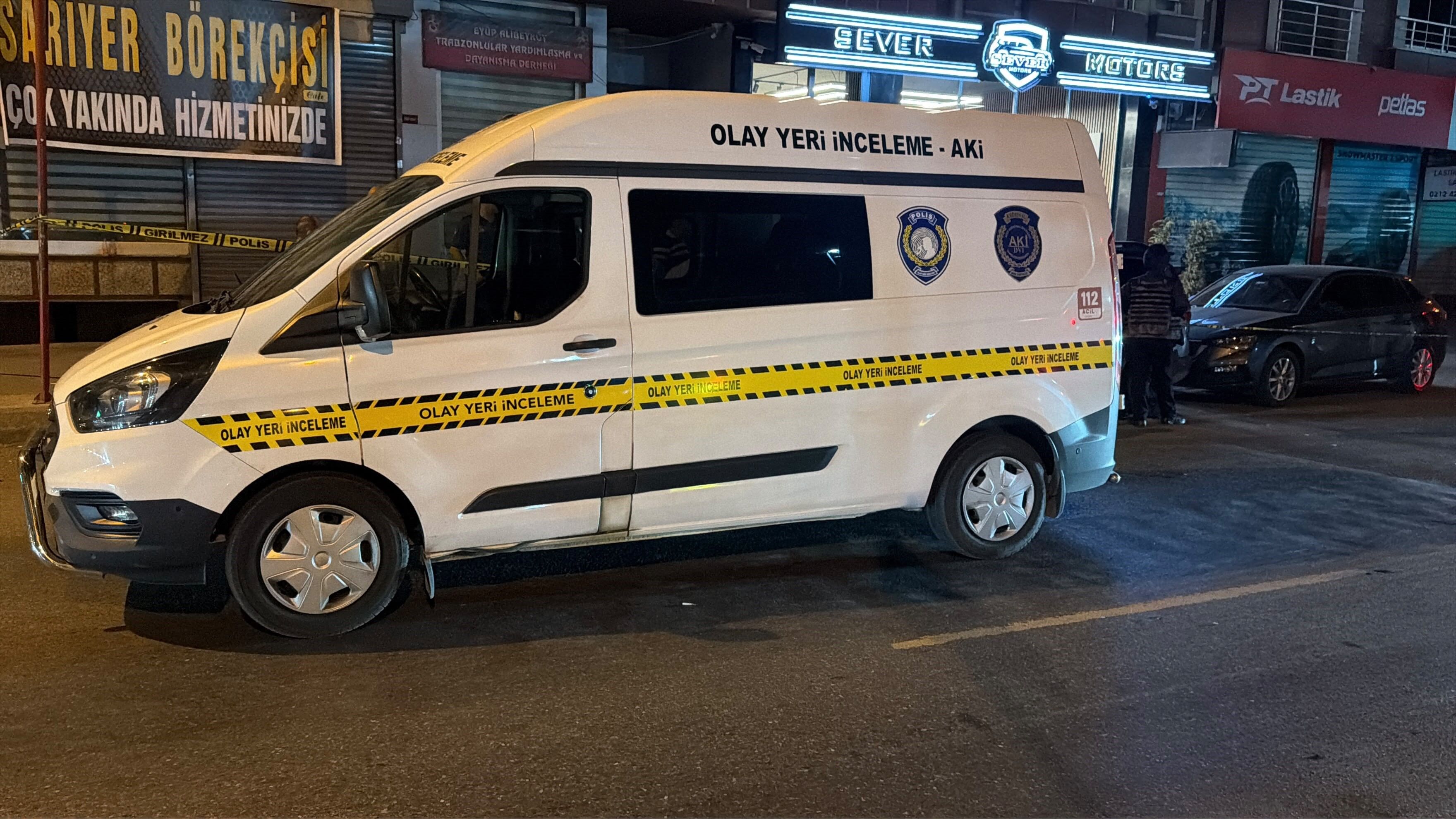 Eyüpsultan’da Oto Galeriye Kurşun Yağdı! 2’Si Ağır 4 Kişi Yaralandı (2)
