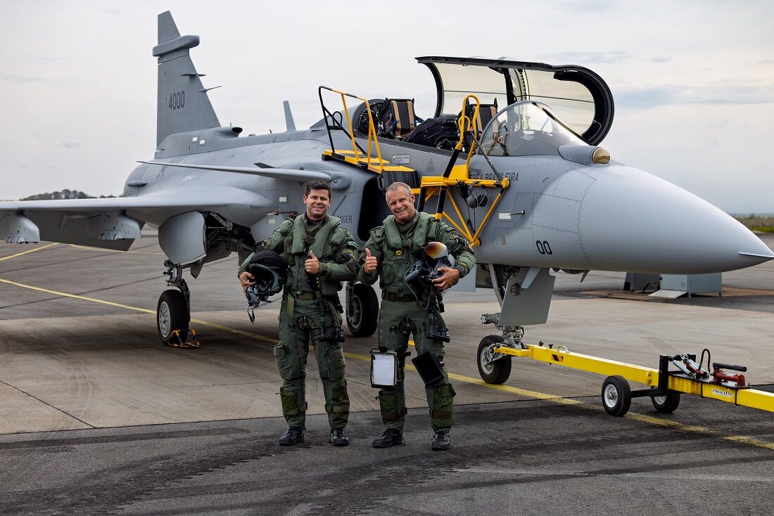 Gripen F Savaş Uçağı Saab Isveç Brezilya Iki Kişilik Eğitim