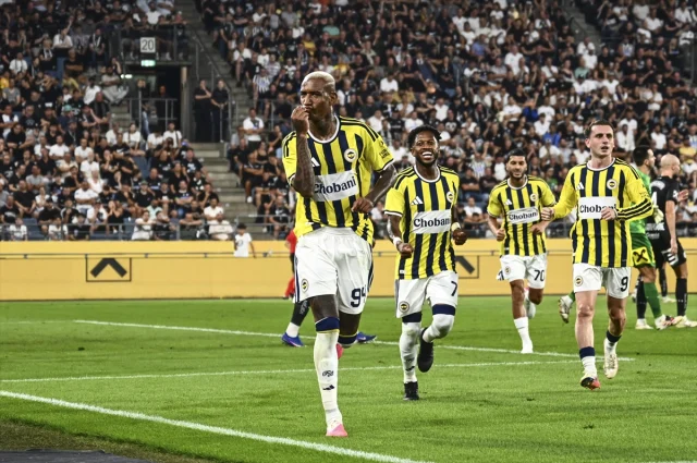 Gule Oynaya Turladik Fenerbahc 20137082 1620 1 M