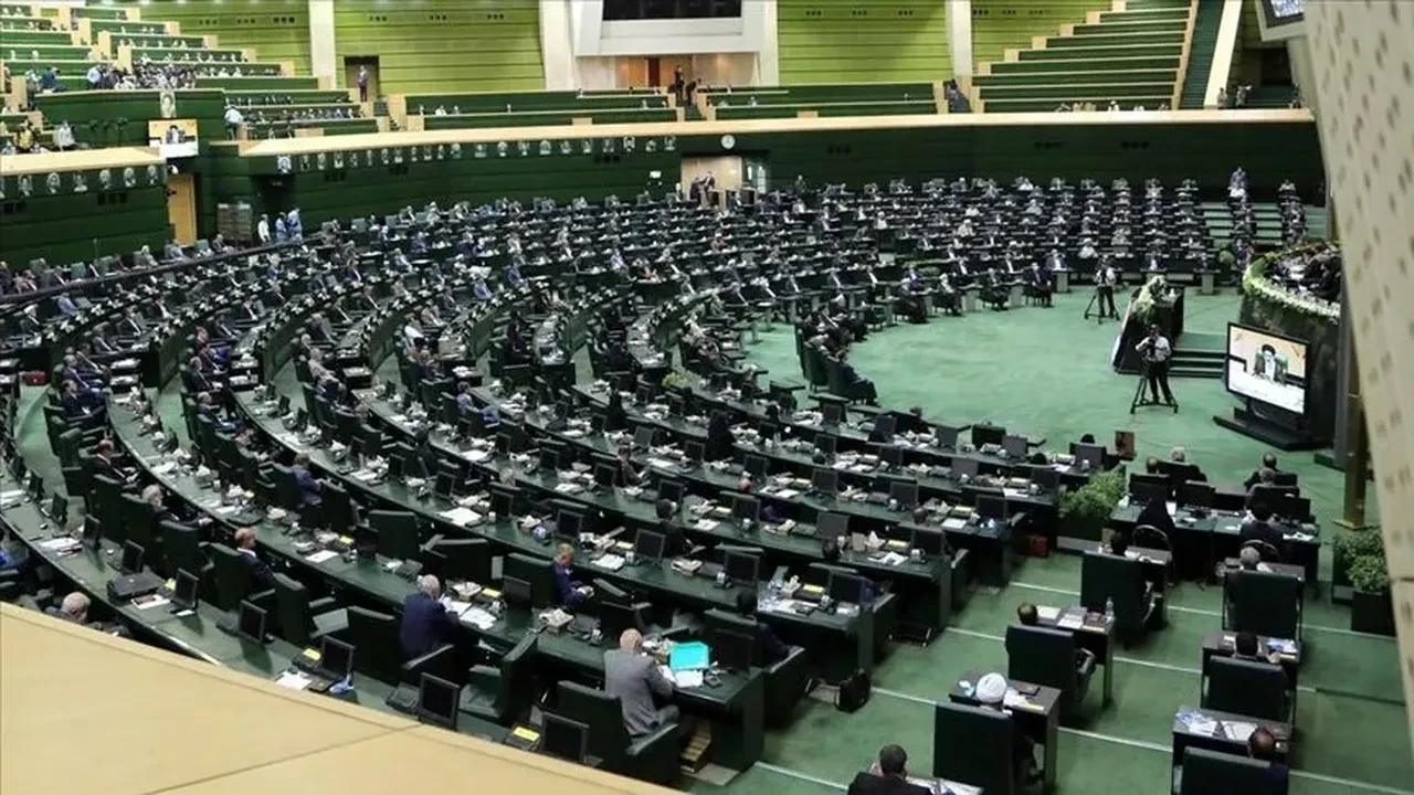 Irandan Hurmuz Bogazi Karari Gecen Gemilerden Ucret Alinacak 3355085 202608232336 2