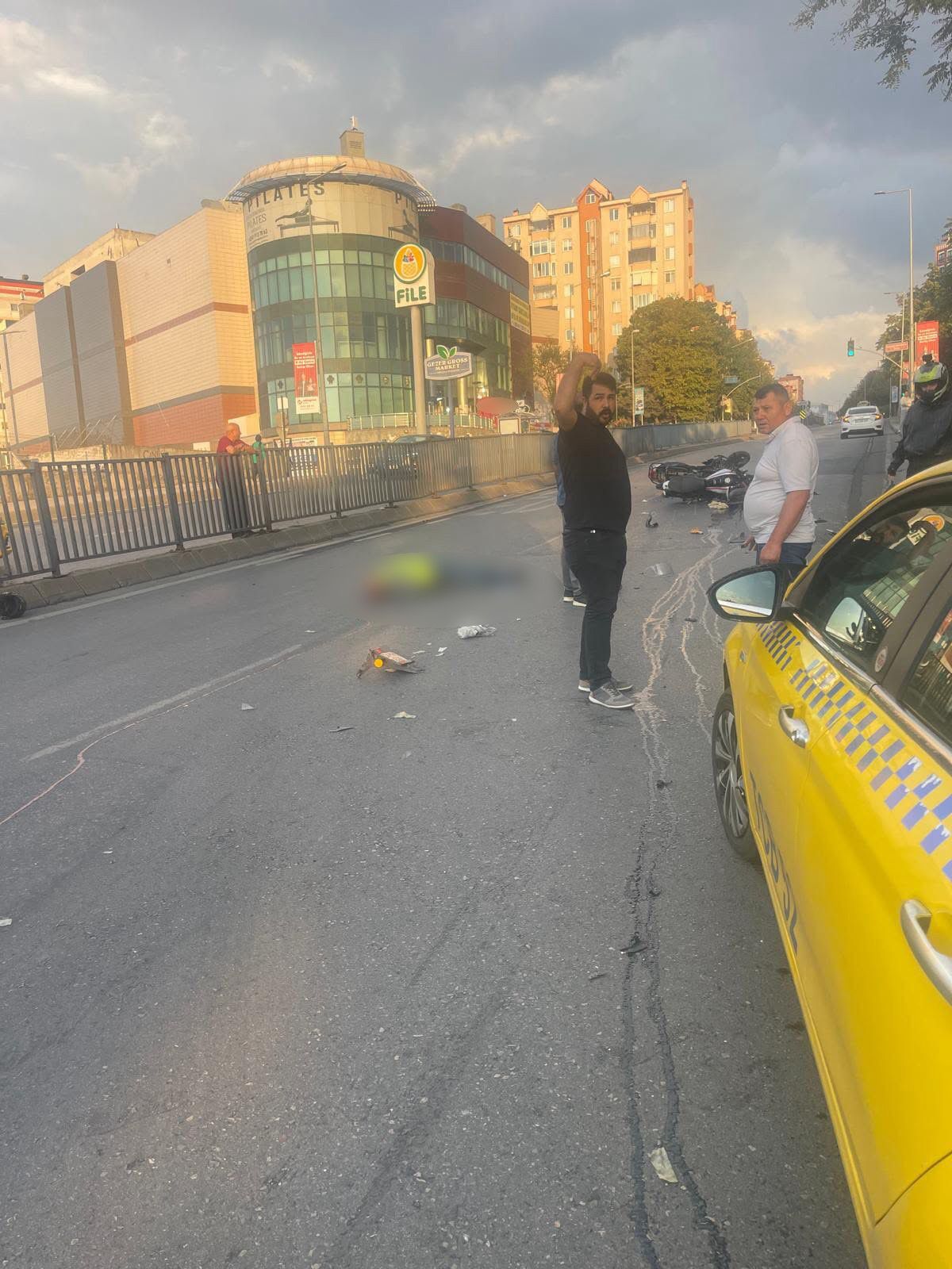 İstanbul'da Motosikletler Çarpıştı 1 Ölü, 1 Ağır Yaralı (3)