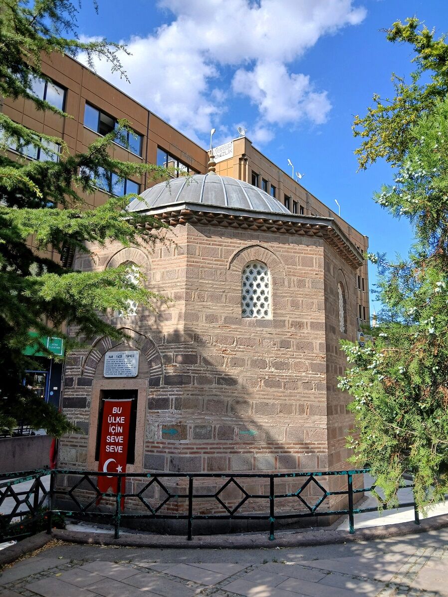 Karyağdı Hatun Türbesi Itfaiye Meydanı Ulus Ankara (7)