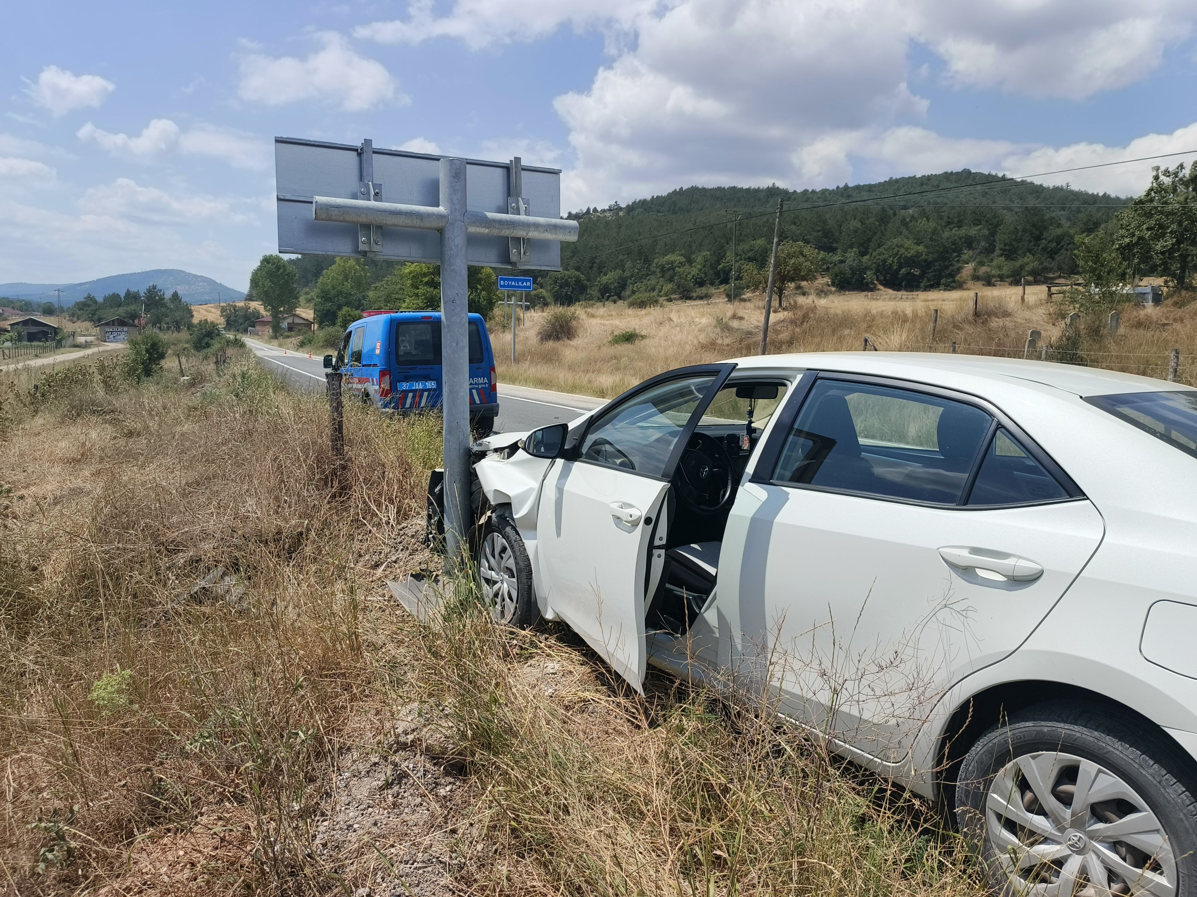 Kastamonu'da Traktör Ve Otomobil Kazası 2 Yaralı