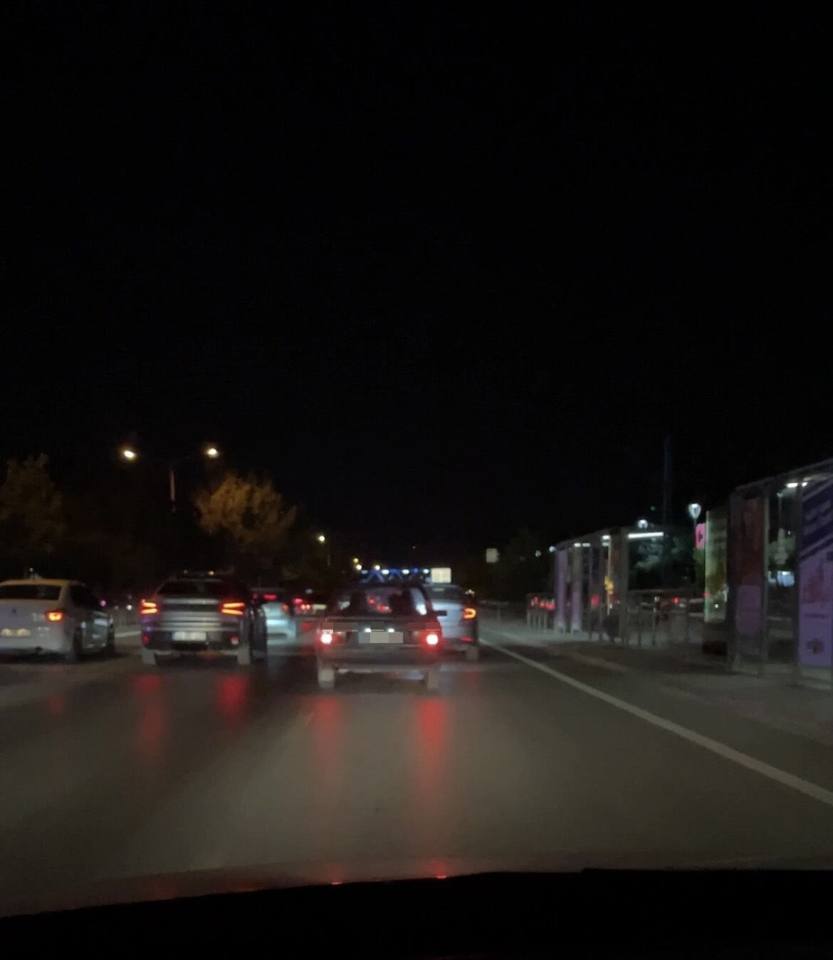 Konya'da Trafikte Tehlikeli Anlar! Makas Atan Sürücü Hem Kendini Hem Herkesi Riske Attı