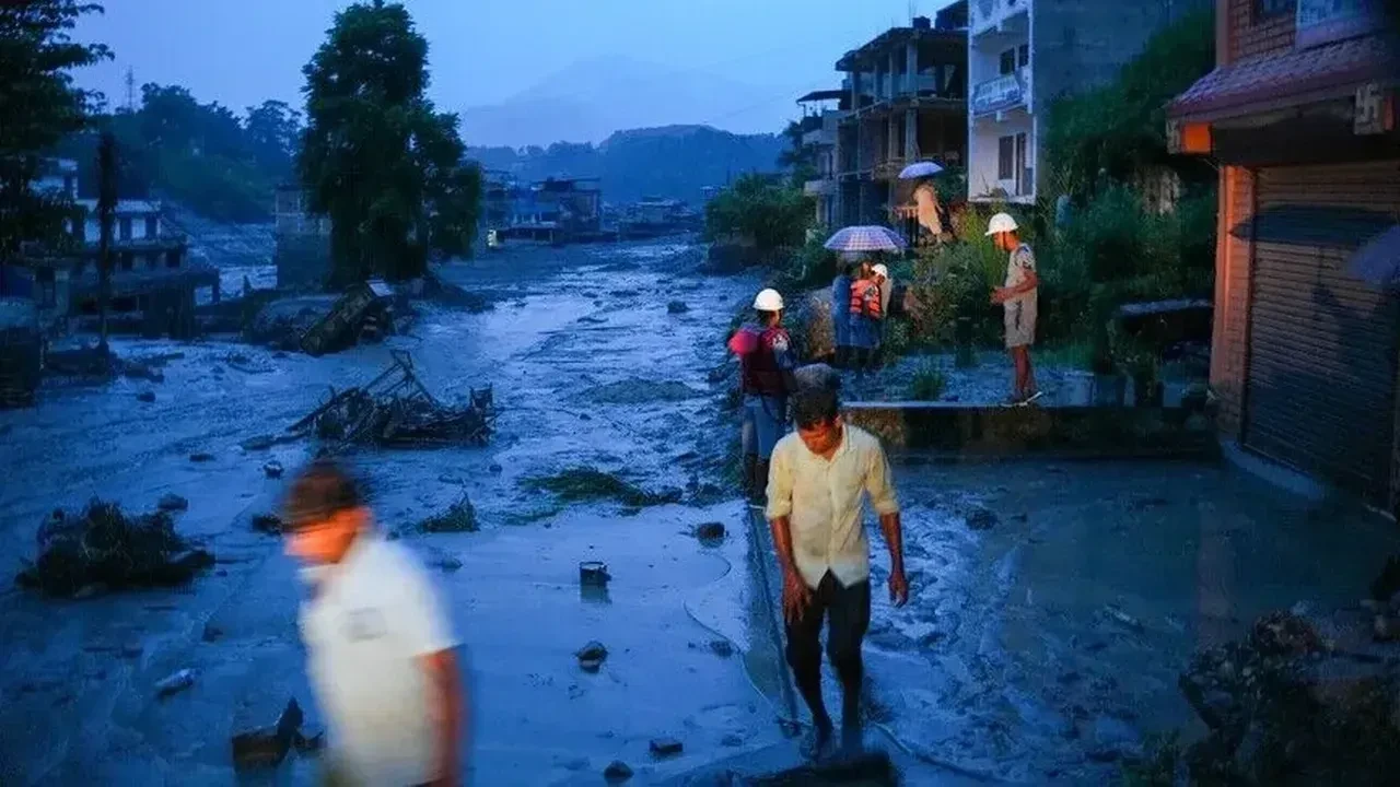 Nepal Acikladi Tibette Baraj Patladi Halk Yuksek Bolgelere Kaciyor 3356072 202608280954 1