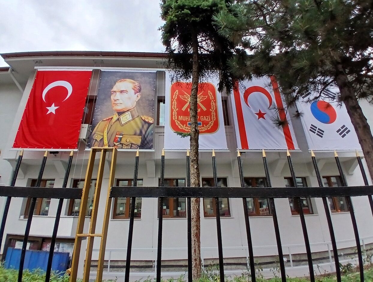 Türkiye Muharip Gaziler Derneği Genel Merkezi 30 Ağustos Bayraklar Dikimevi (1)