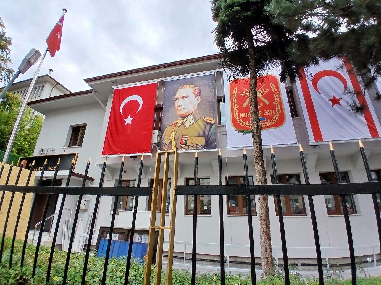 Türkiye Muharip Gaziler Derneği Genel Merkezi 30 Ağustos Bayraklar Dikimevi (2)