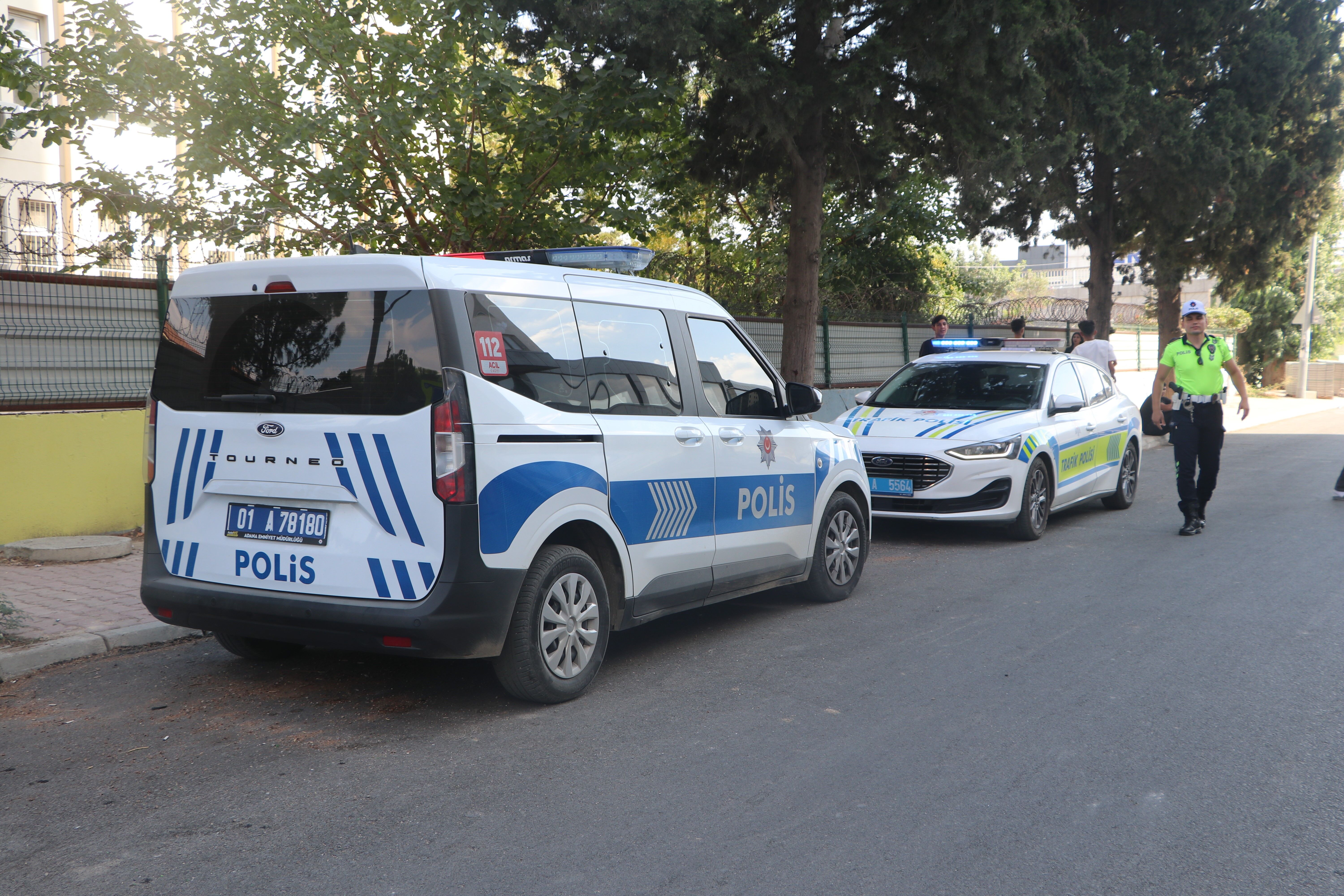 Okulların ilk gününde polisten güvenlik uygulaması