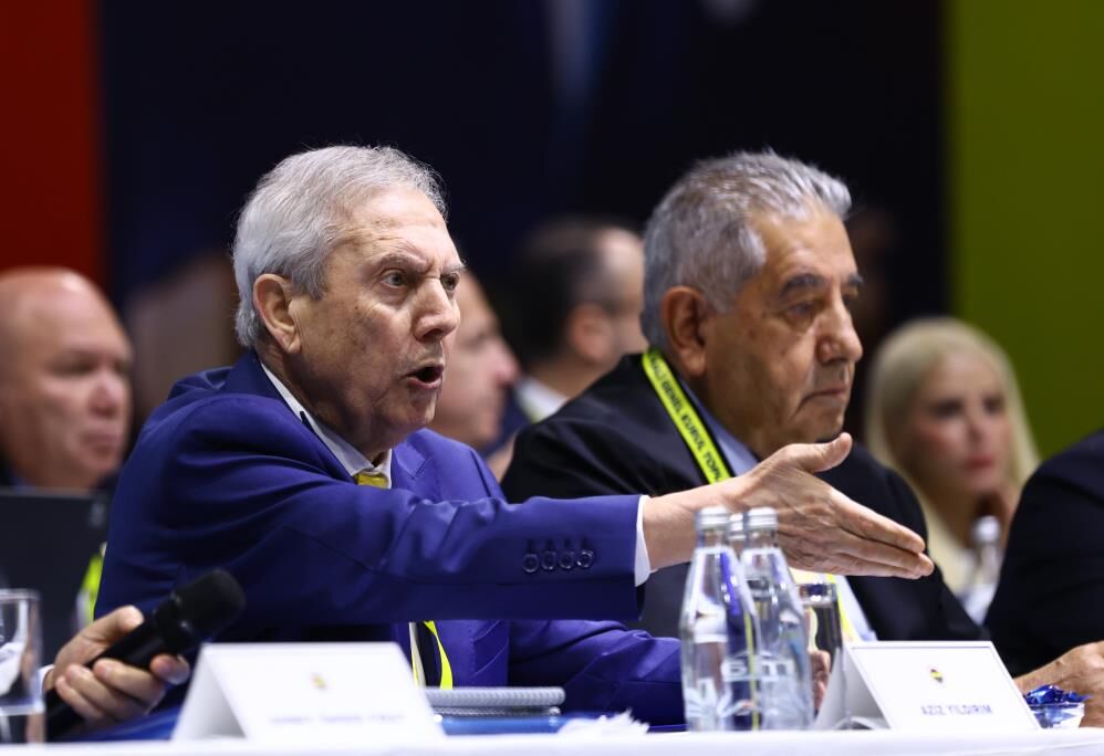 Fenerbahçe'de mali genel kurulda gerilim: Aziz Yıldırım kürsüden sert sözlerle yüklendi