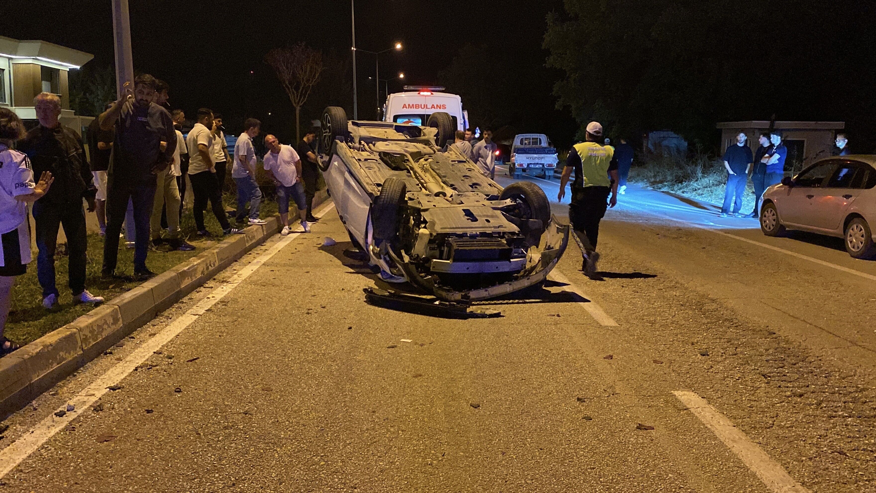 Bursa'da Gece Yarısı Korkutan Kaza! Otomobil Takla Atıp Ters Döndü (4)