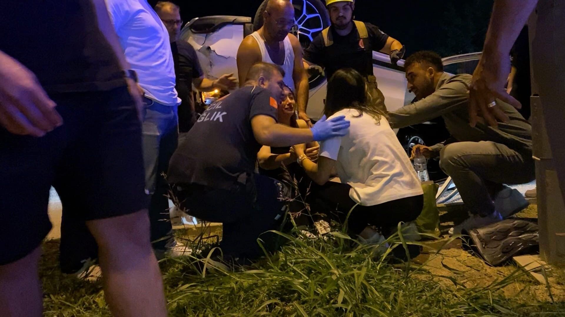 Bursa'da Gece Yarısı Korkutan Kaza! Otomobil Takla Atıp Ters Döndü (5)