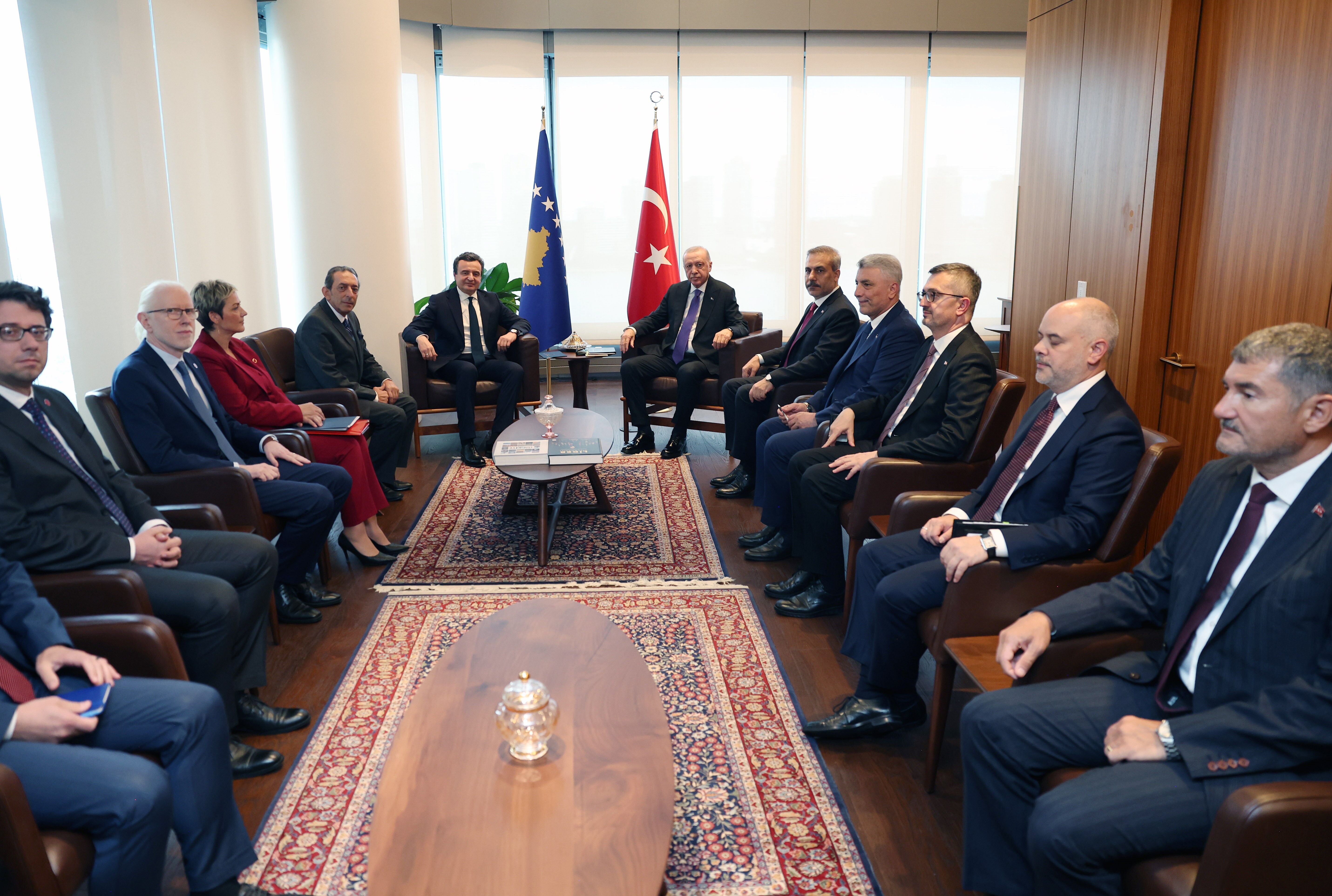 Cumhurbaşkanı Erdoğan, Kosova Başbakanı Kurti Ile Türkevi’nde Görüştü (2)
