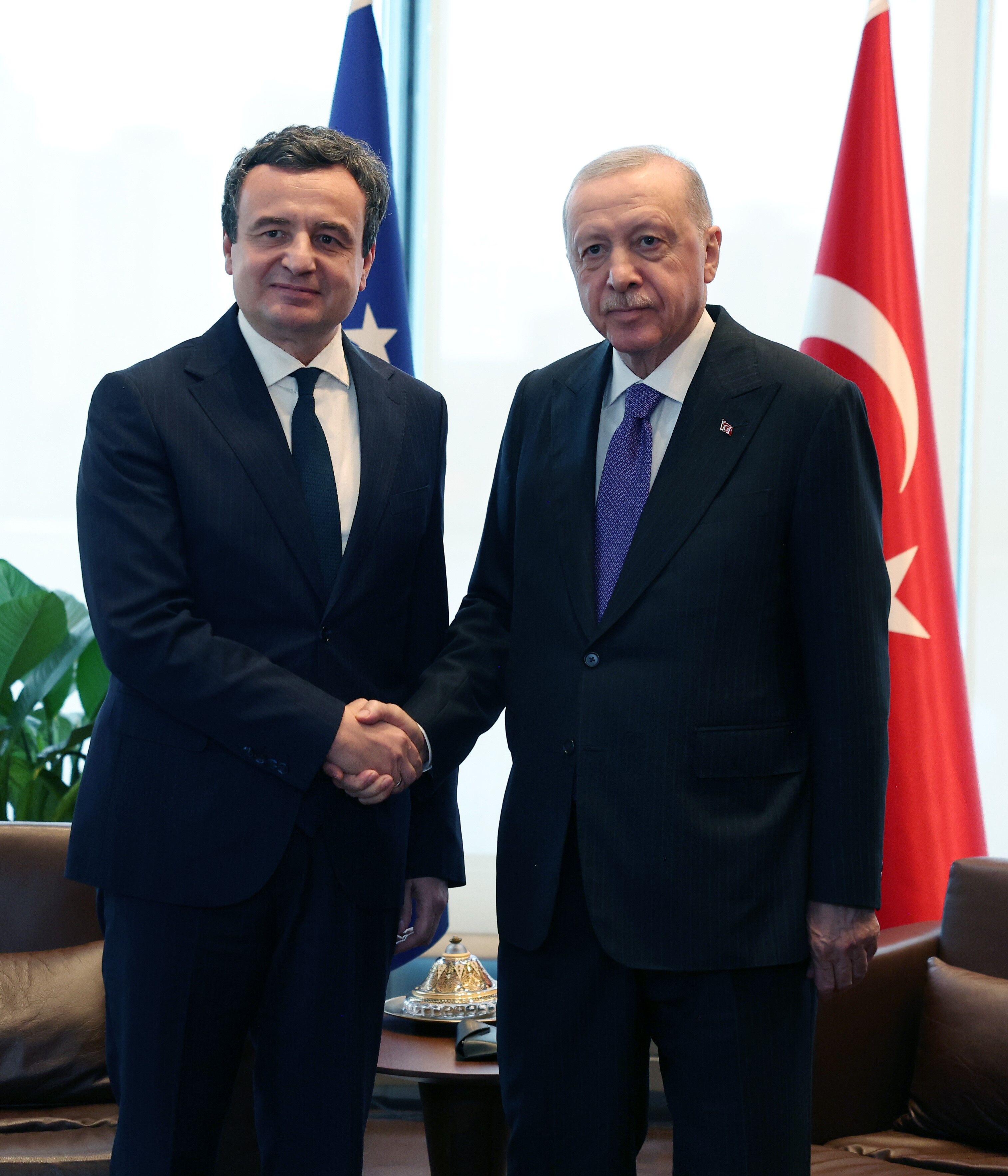 Cumhurbaşkanı Erdoğan, Kosova Başbakanı Kurti Ile Türkevi’nde Görüştü