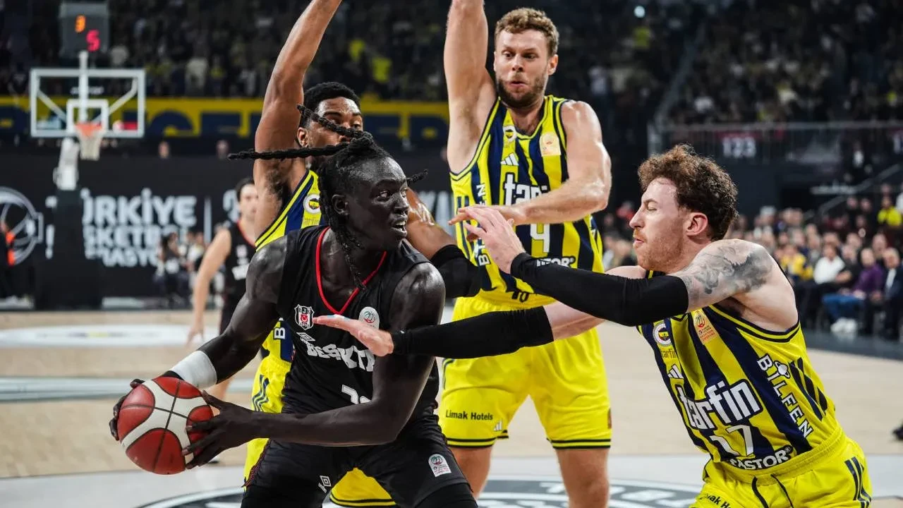 Dev Derbide Kazanan Fenerbahce Tarfin Sari Lacivertiller Besiktasi 72 59 Maglup Etti 3360918 202609222204 2