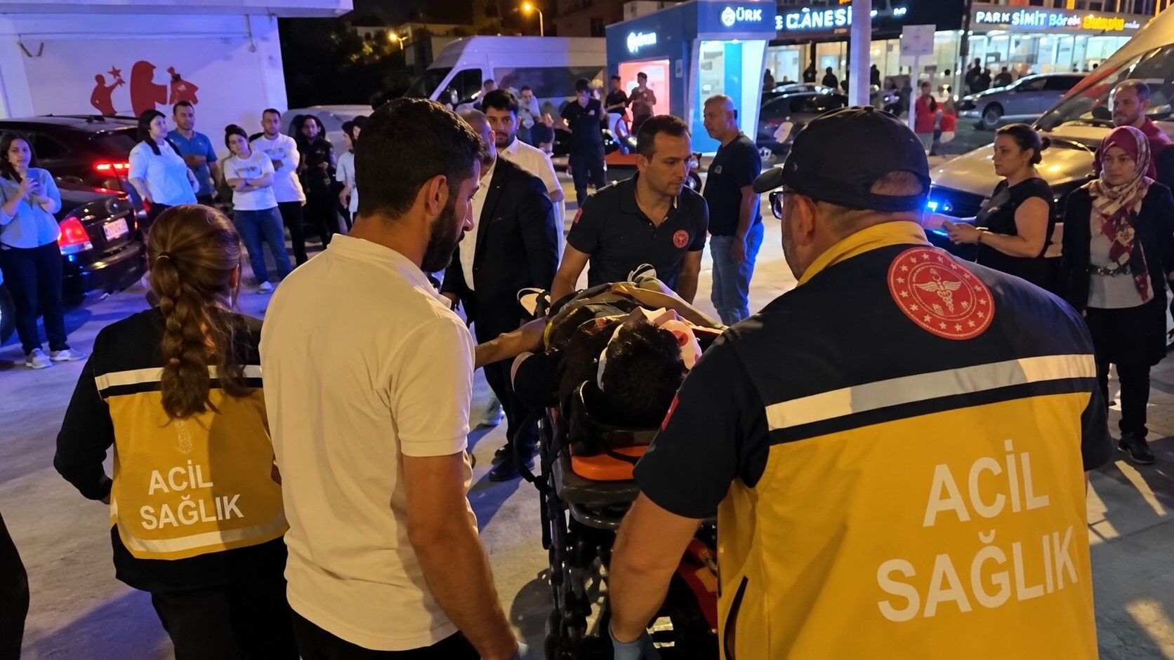 Düzce’de Gece Yarısı Korkutan Kaza! Otomobil Ile Hafif Ticari Araç Çarpıştı (4)