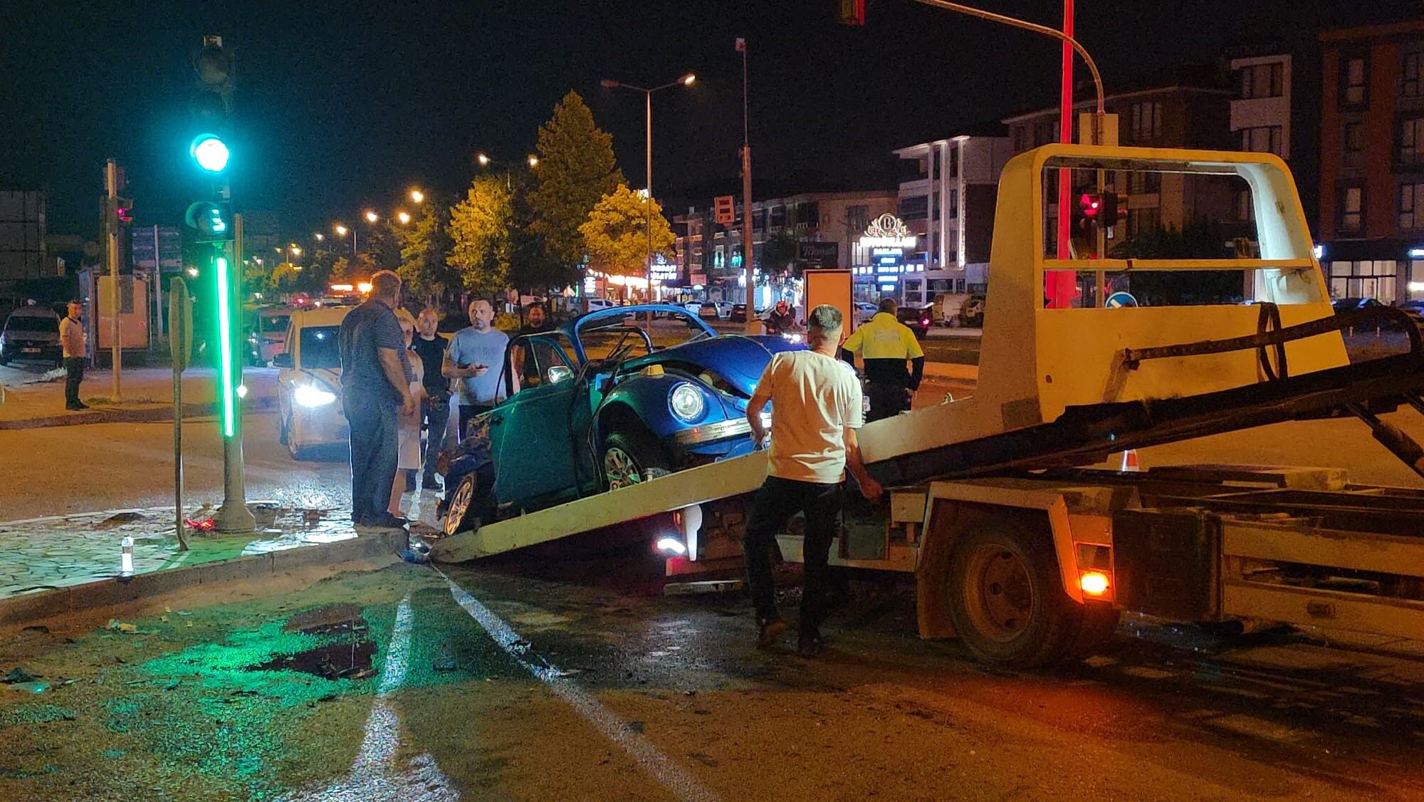Düzce’de Gece Yarısı Korkutan Kaza! Otomobil Ile Hafif Ticari Araç Çarpıştı