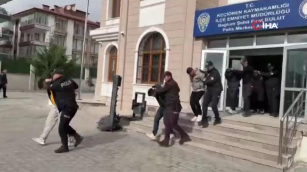 Ankara Keçiören'de polise taşlı saldırı! 7 şüpheli gözaltına alındı, 4 kişi tutuklandı