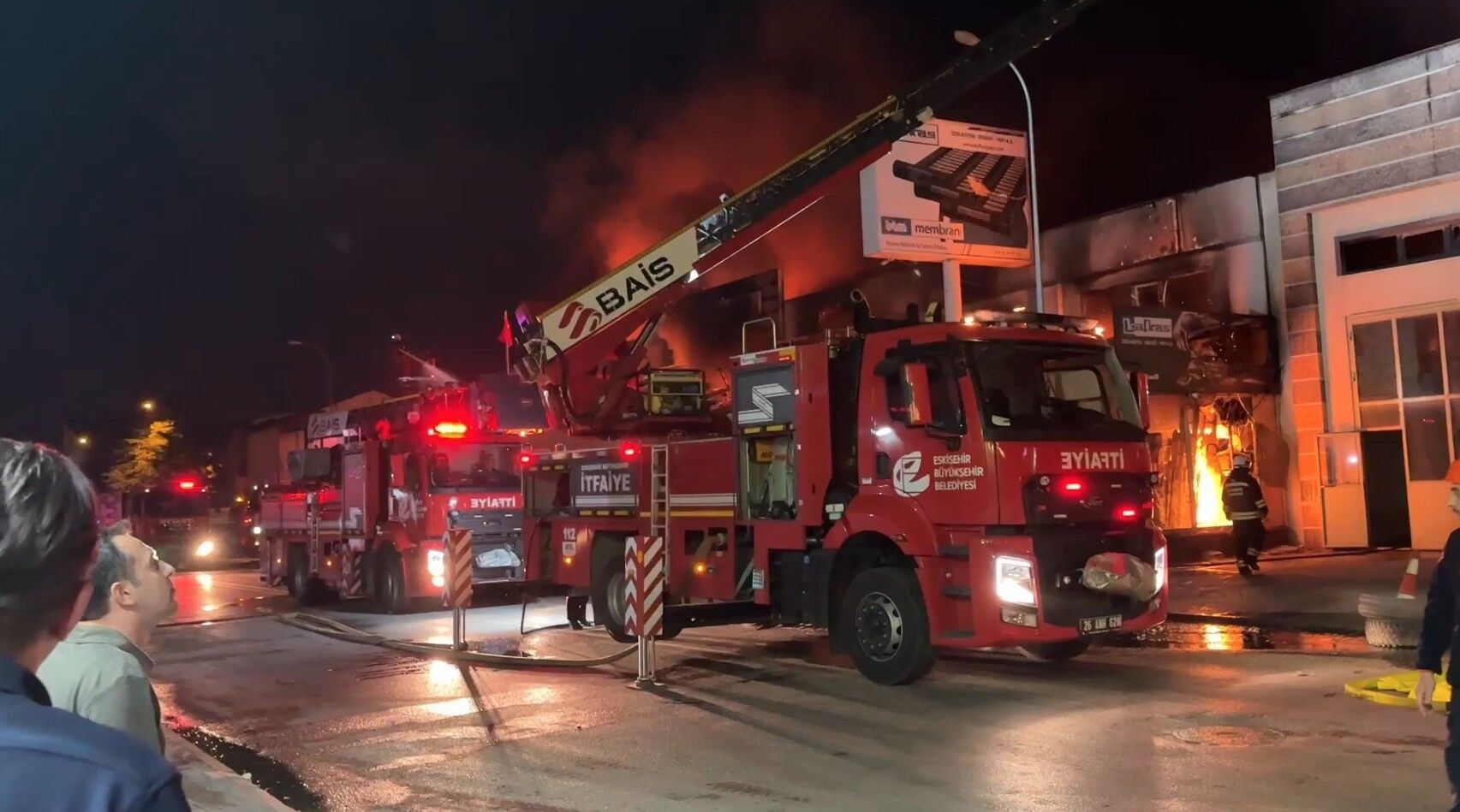 Eskişehir'de Korkutan Yangın! Alevlere Toma Ile Müdahale Edildi (2)