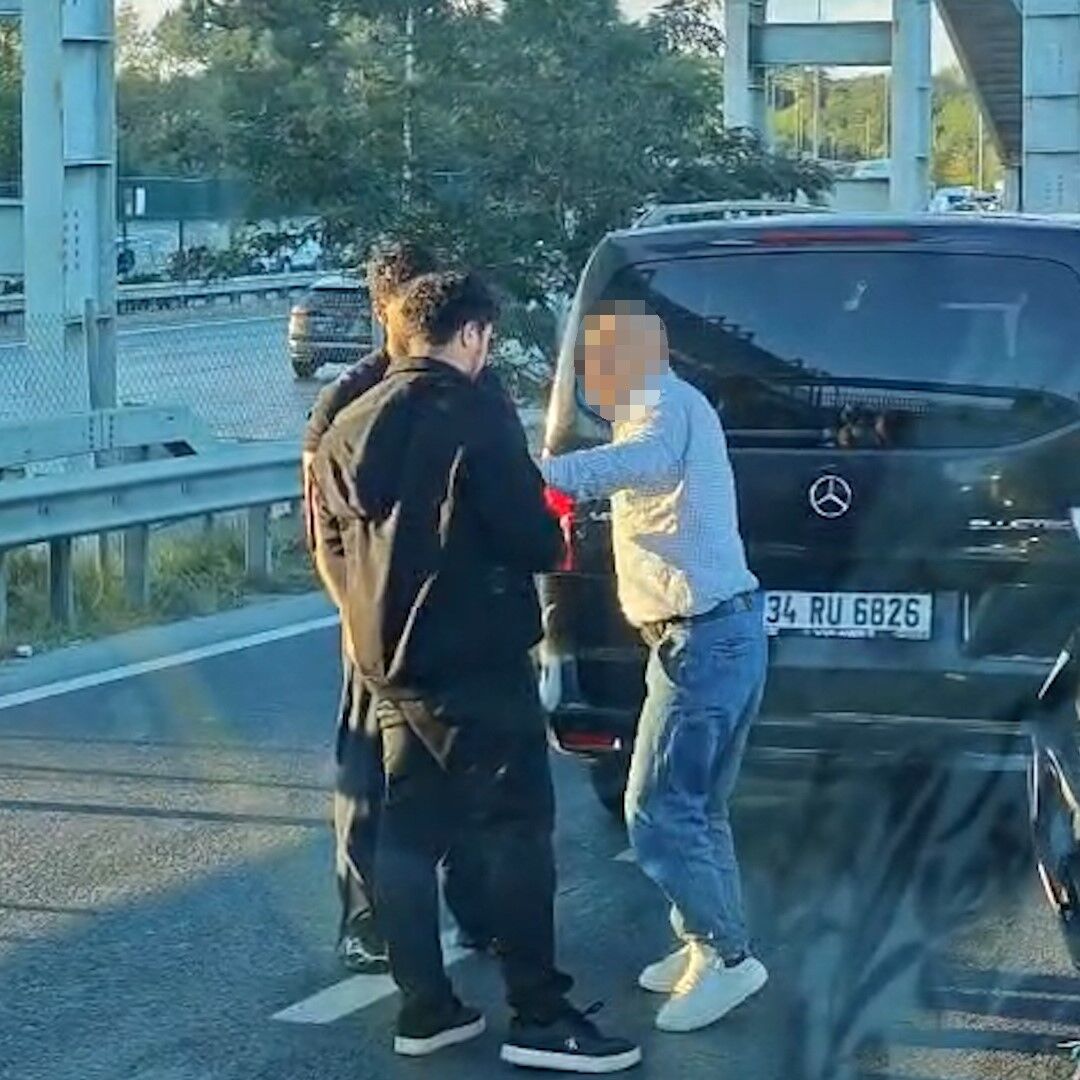 Kağıthane’de trafik kazası sonrası ortalık karıştı: Yumruk ve sopalar havada uçuştu