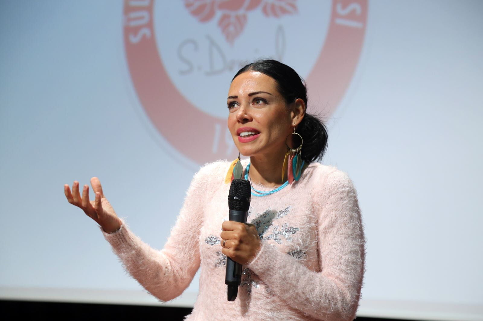 Özlem Tunca kimdir? Özlem Tunca kaç dil biliyor? Özlem Tunca eşi kimdir?