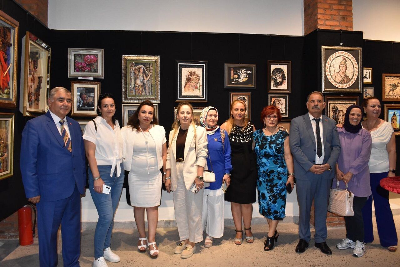 Sanatın Renkleri Ve Emeğin İzleri Sergisi Gülay Hazer (3)