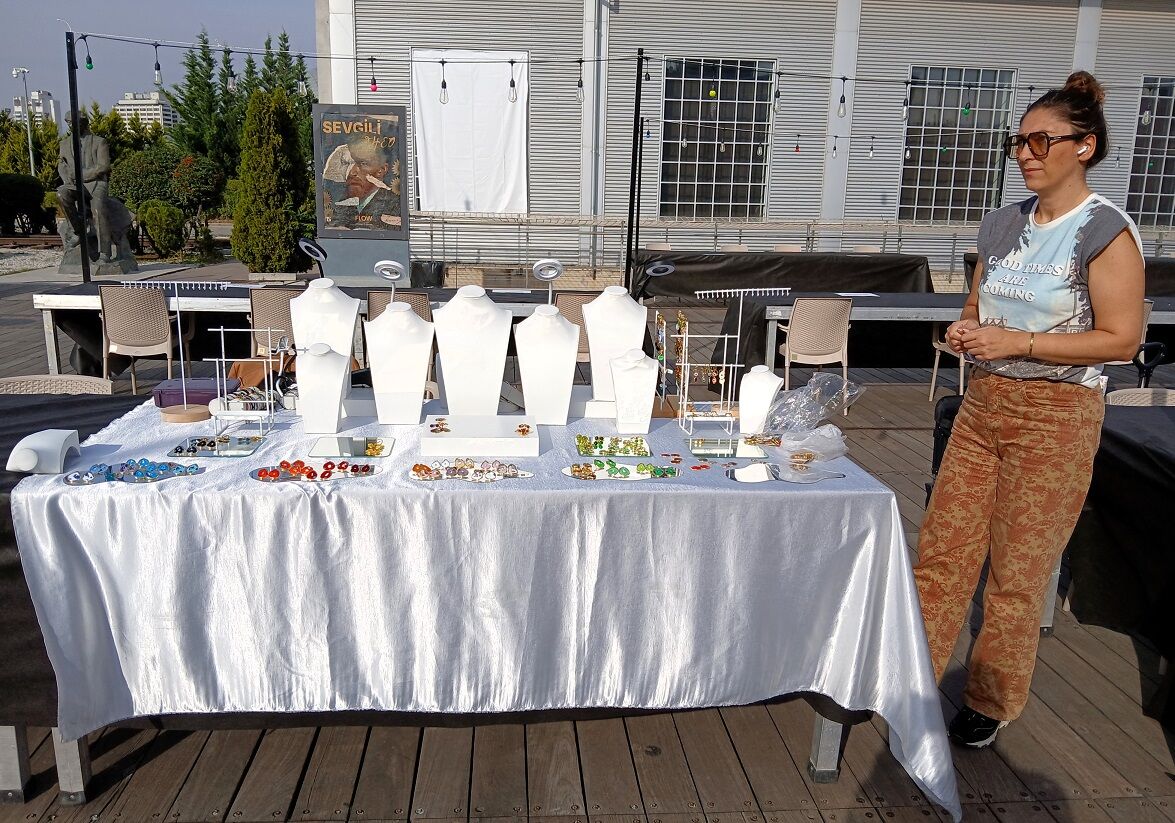 Sanatsal Cam Takılar Nermin Taş Cermodern Akşam Pazarı Social Club (1)
