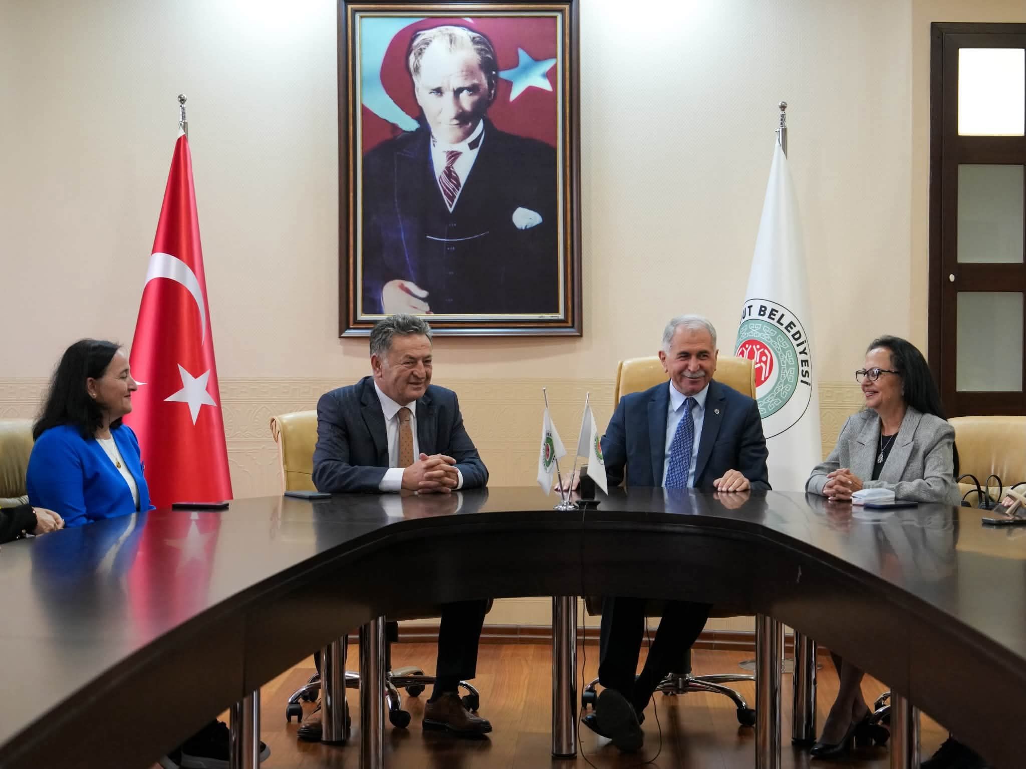 Etimesgut Belediye Başkan Yardımcısı Baki Kerimoğlu'ndan Ankara Kulübü'ne teşekkür