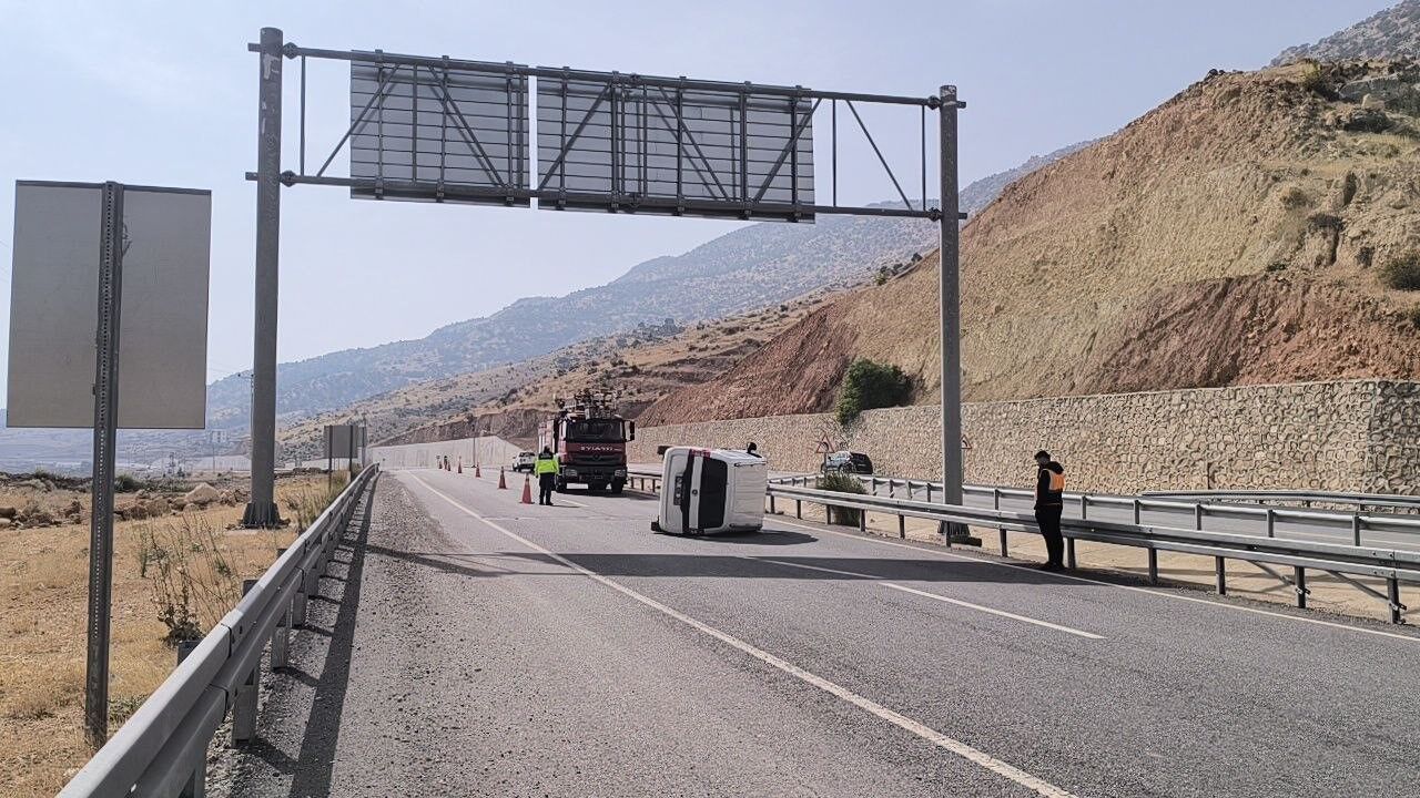 İnanılmaz kurtuluş! Takla atan otomobilden burnu bile kanamadan çıktı
