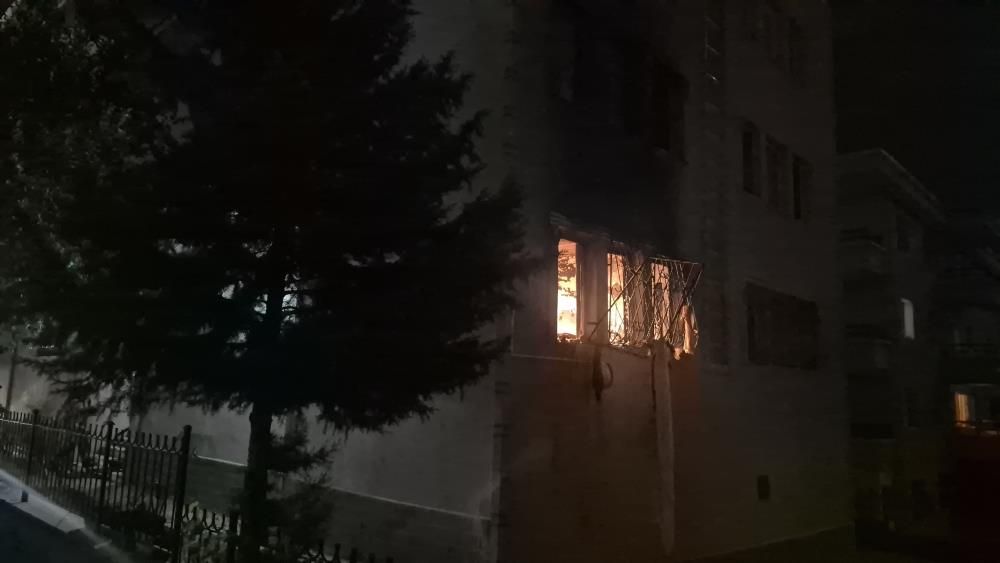 Ankara Dikmen'de doğal gaz patlaması! Dairede yangın çıktı