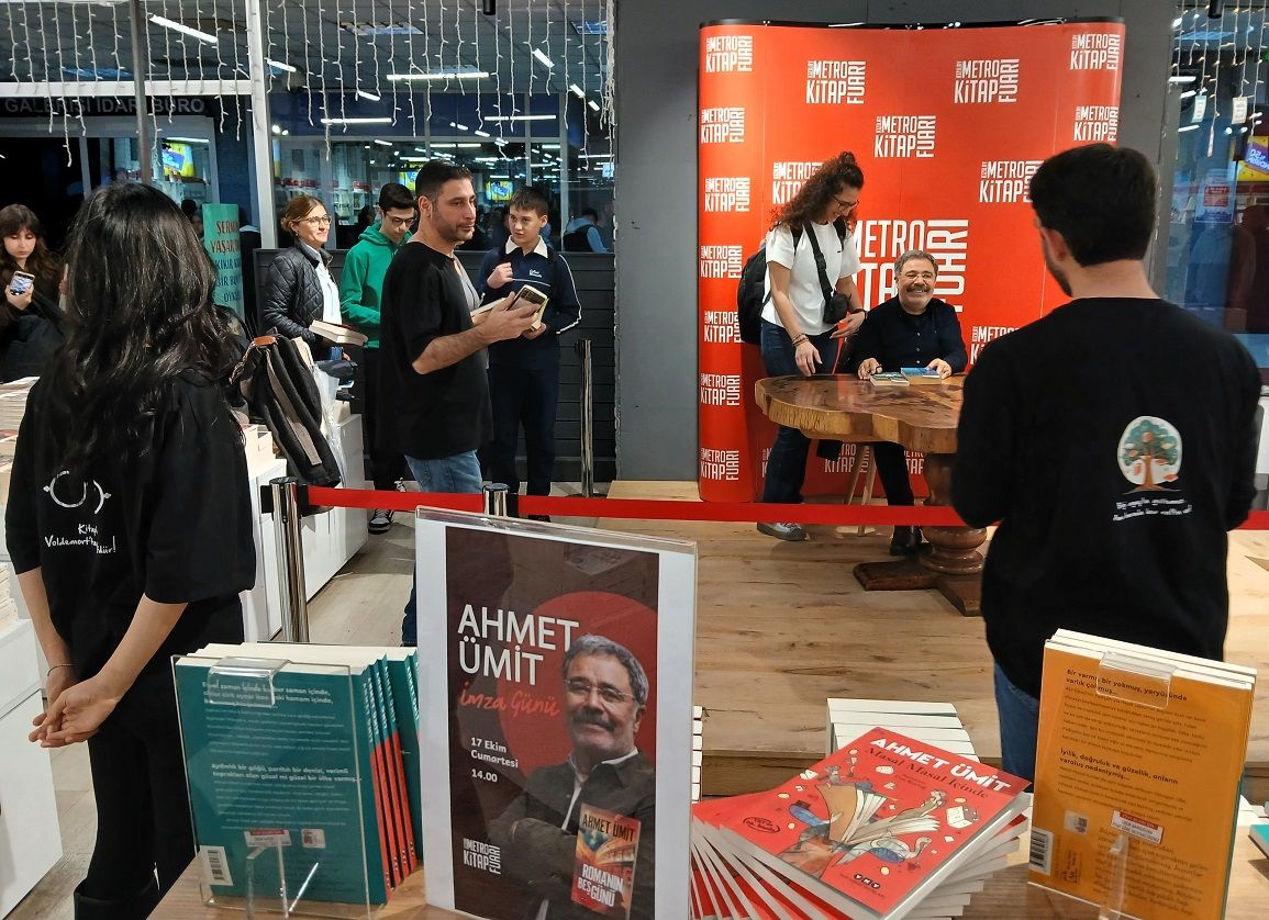 Ahmet Ümit Kitap Imza Günü Romanın Beş Günü Kızılay Metro Kitap Fuarı (1)