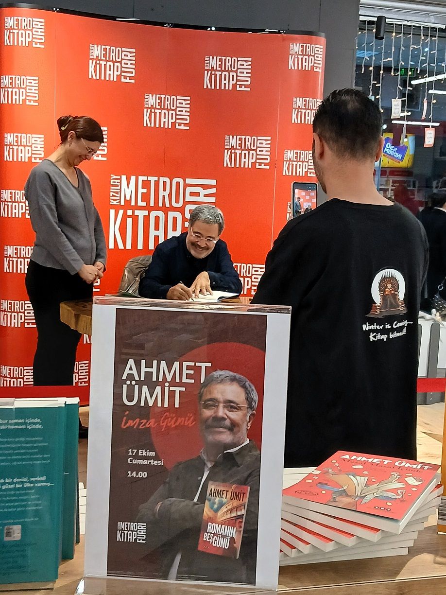 Ahmet Ümit Kitap Imza Günü Romanın Beş Günü Kızılay Metro Kitap Fuarı (5)