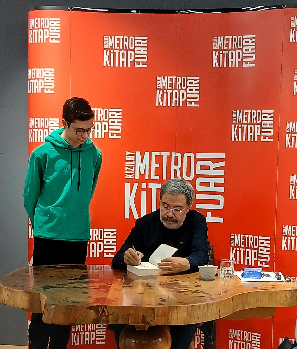 Ahmet Ümit Kitap Imza Günü Romanın Beş Günü Kızılay Metro Kitap Fuarı (6)