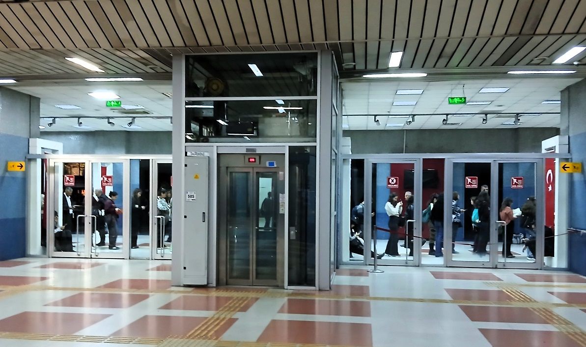 Ahmet Ümit Kitap Imza Günü Romanın Beş Günü Kızılay Metro Kitap Fuarı (8)