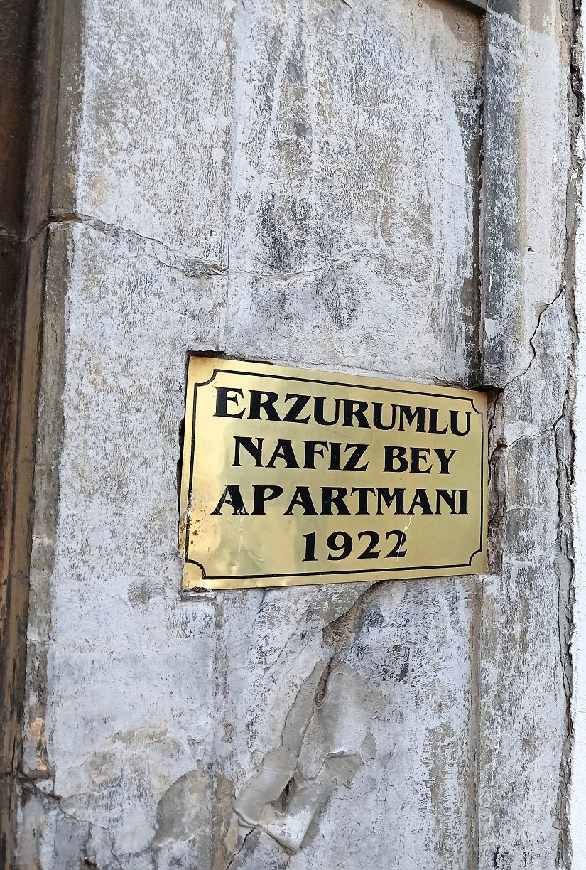Ankara Kale Işıklar Cad Alataş Sk Erurumlu Nafiz Bey Apartmanı (1)