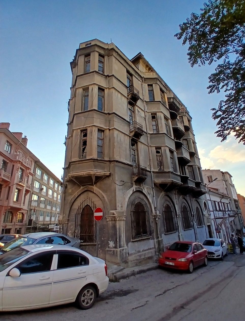 Ankara Kale Işıklar Cad Alataş Sk Erurumlu Nafiz Bey Apartmanı (4)