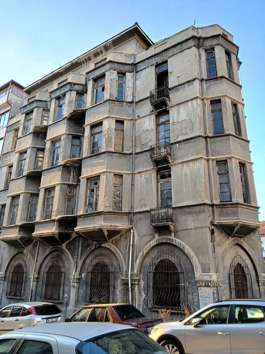 Ankara Kale Işıklar Cad Alataş Sk Erurumlu Nafiz Bey Apartmanı (5)