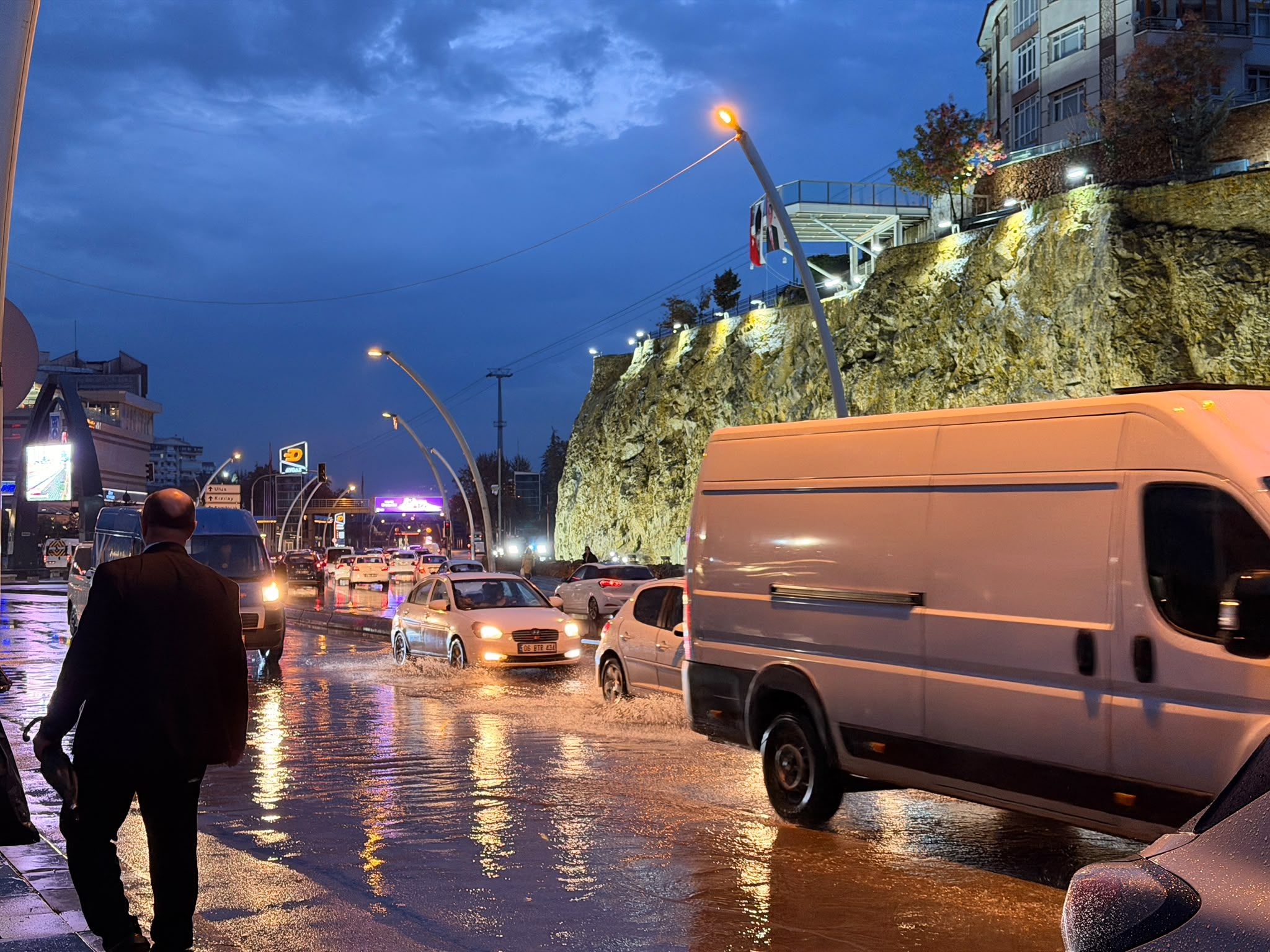 Ankara Keçiören Su Birikintisi Sorunu Belediyeye Çağrı (2)