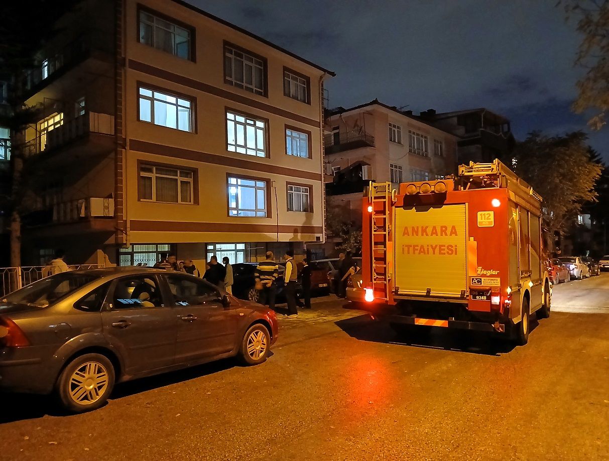 Ankara Mamak Abidinpaşa Şehit Hakkı Çelik Cadde Otomobil Yangını Itfaiye (1)