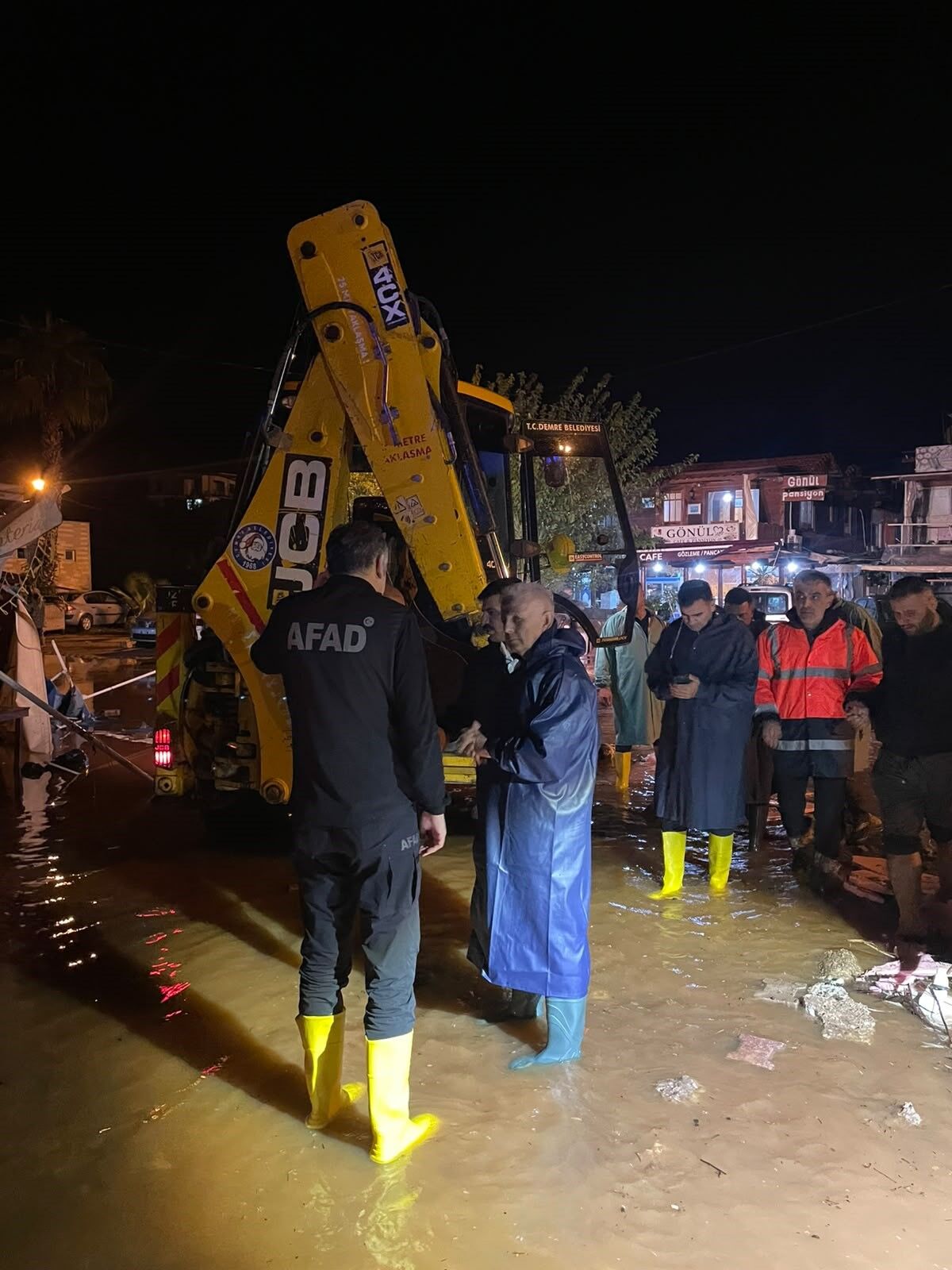 Antalya'da Sağanak Alarmı Mahsur Kalan 22 Kişi Kurtarıldı