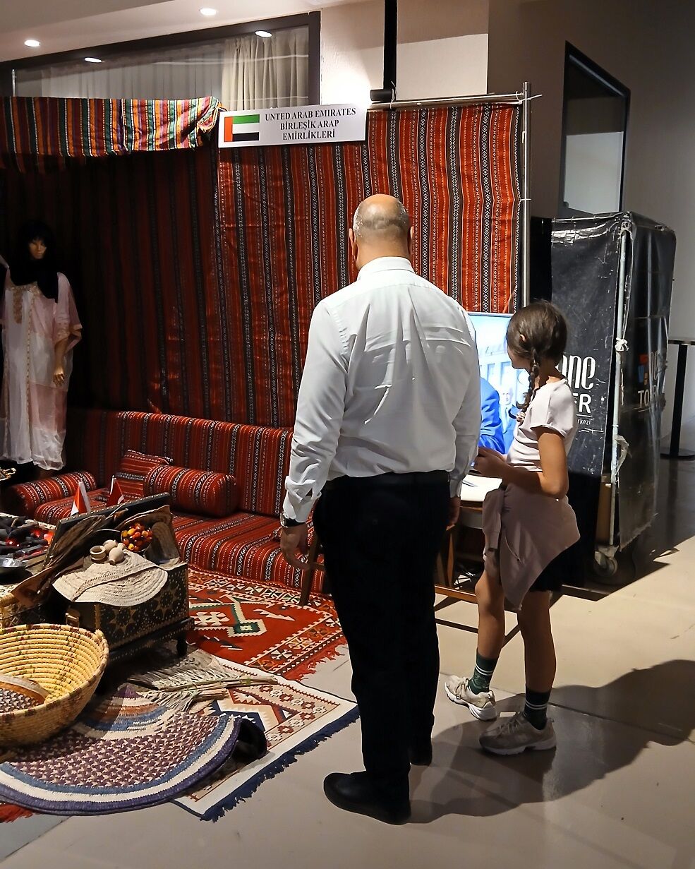 Dünya Kültürleri Festivali One Tower Bae Birleşik Arap Emirlikleri (2)