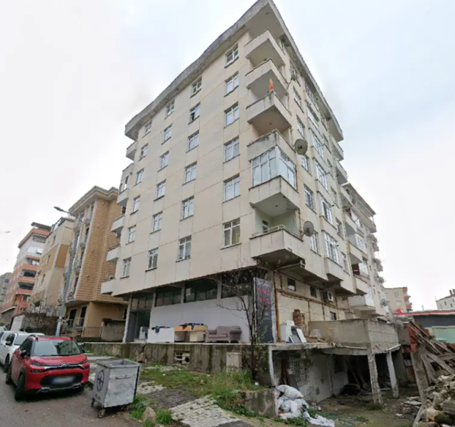 Istanbulda Coken Bina Enkazini 20311732 7909 1 M