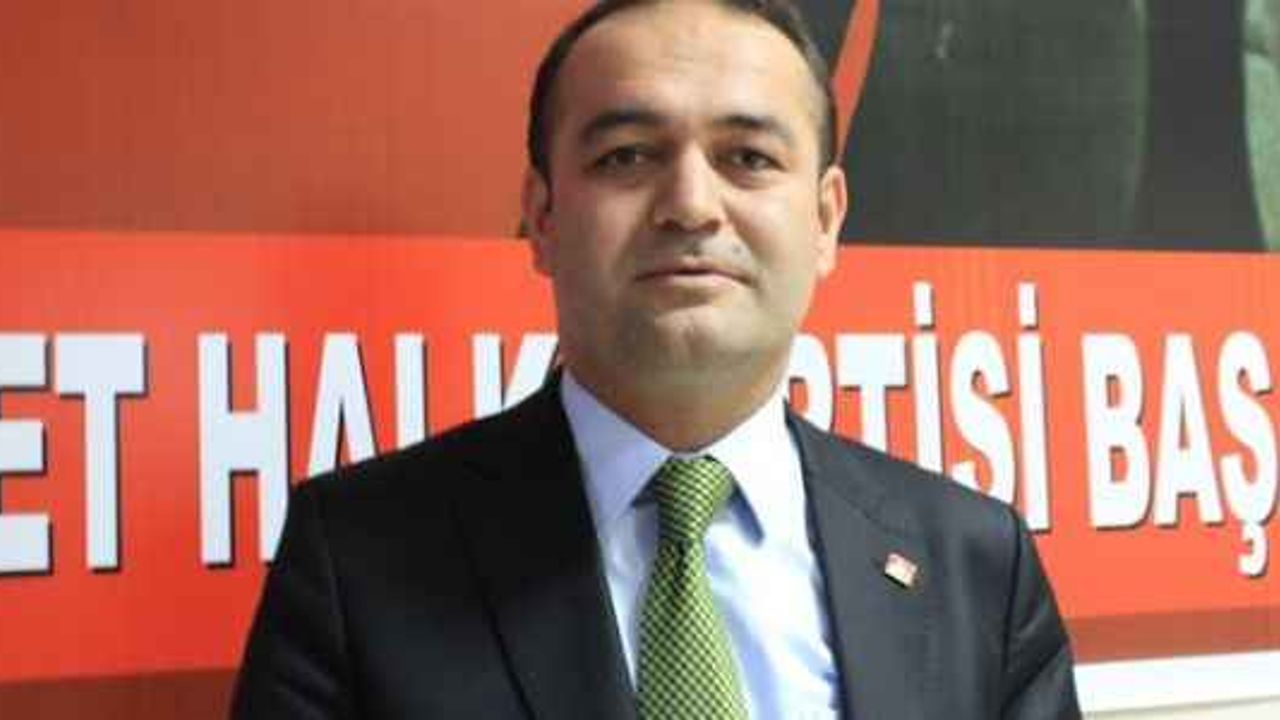 CHP İdari ve Mali İşlerden Sorumlu Genel Başkan Yardımcısı Özgür Karabat kimdir? Özgür Karabat kaç yaşında, nereli ? Özgür Karabat'ın siyasi ve özel yaşamı...