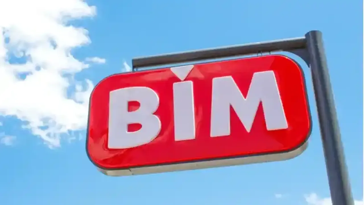 BİM'e yılbaşı süsleri ve makyaj ürünleri geliyor: 19 Aralık BİM Aktüel kataloğu yayınlandı! 19 Aralık 2023 BİM Market Kataloğu... BİM 19 Aralık Salı İndirimli Ürünler...