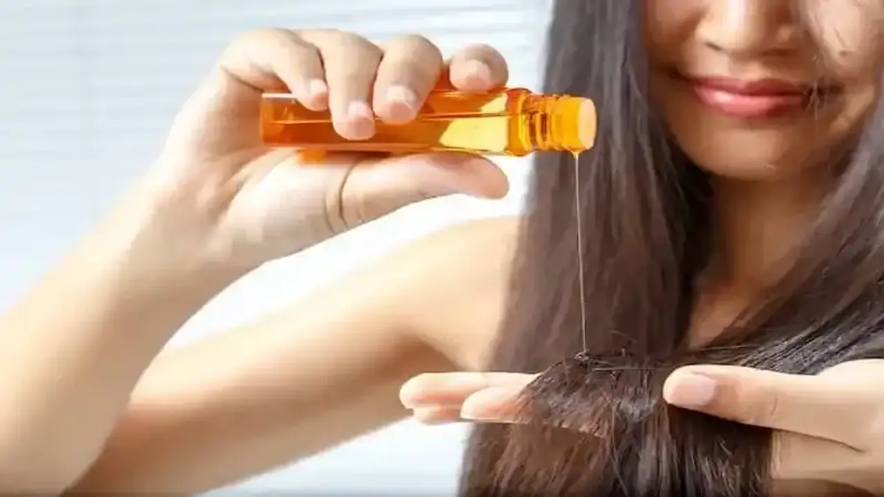 Sadece 4 damlası saçtaki kepekleri adeta yok ediyor! Ayrıca birçok faydası bulunuyor: İşte o mucizevi yağ...