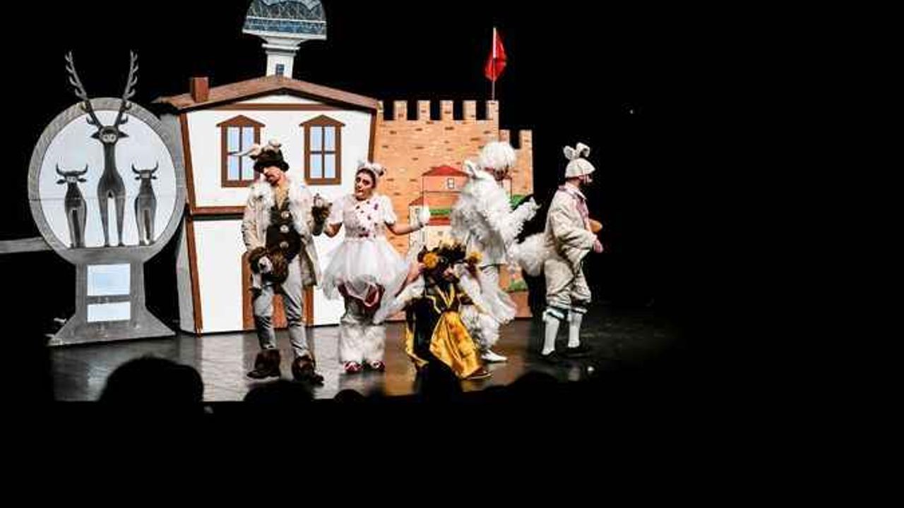 ‘Başkentin Beş Beyazı’ Tiyatro Oyunu Miniklerle Buluştu