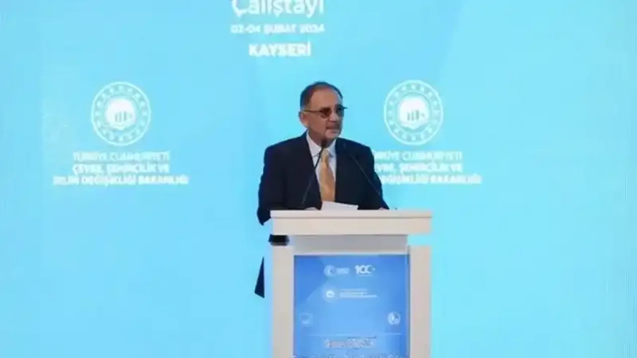 Bakan Özhaseki: 'Devlet olarak hak sahibi 390 bin aileye ev vermek zorundayız'