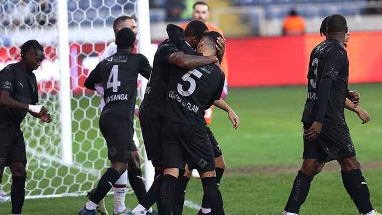 Atakaş Hatayspor, Vavacars Fatih Karagümrük'ü 3-1 Yenerek Üst Üste İkinci Galibiyetini Aldı
